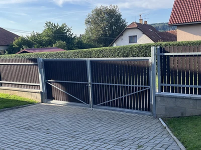 Brána